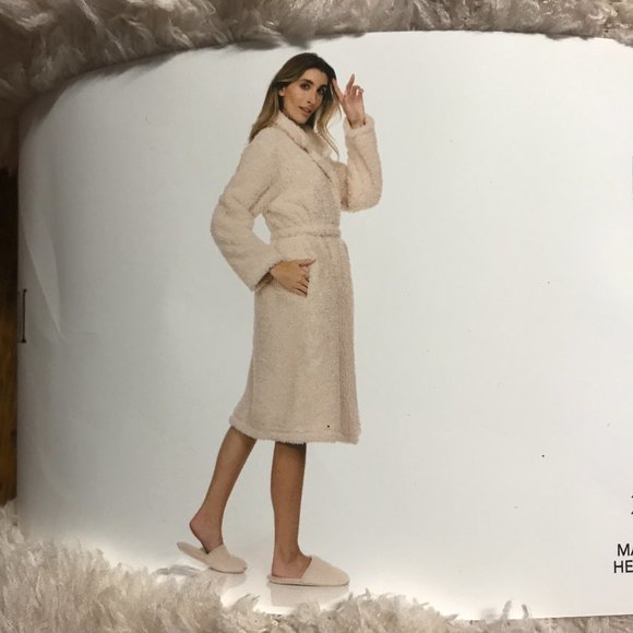 NWT Flora Nikrooz Plush Fluffy Robe - S/M - Picture 4 of 5